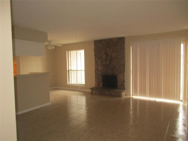 Building Photo - 17331 Red Oak Dr