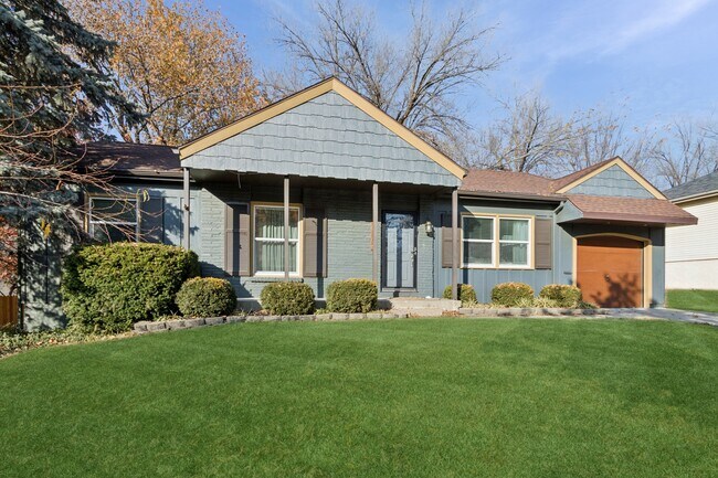 Building Photo - 10106 W 91st St