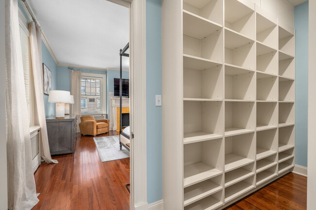 Building Photo - 5135 Ellsworth Ave