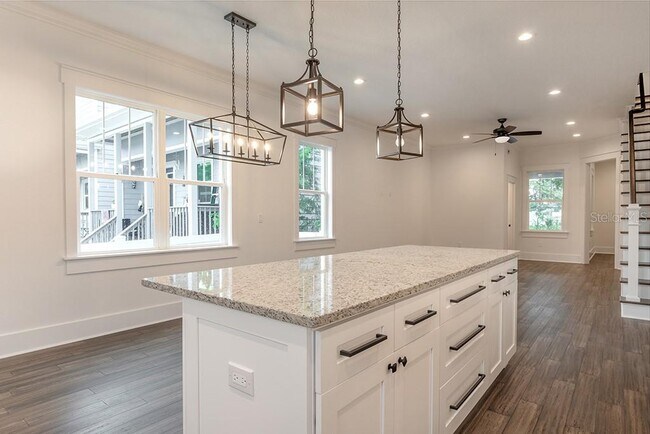 Building Photo - 1408 E Curtis St