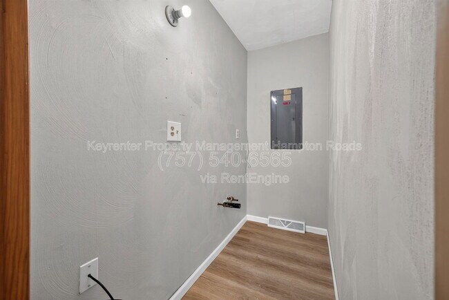 Building Photo - 4503 Leeward Dr
