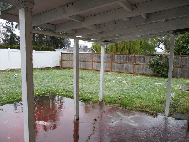 Building Photo - Adorable 3 Bedroom, 1 Bathroom Home in Tacoma