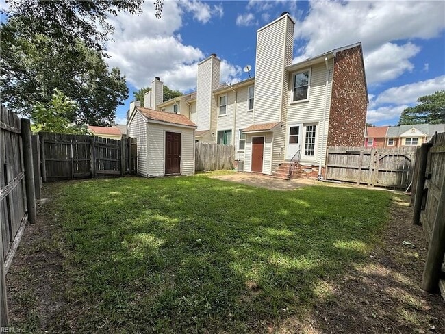 Building Photo - 3112 Radcliffe Ln N