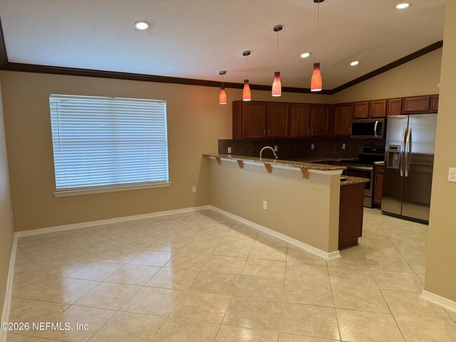 Building Photo - 5925 Round Table Rd