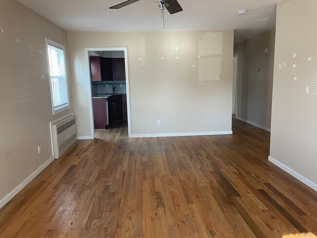 Building Photo - 325 E Hudson St