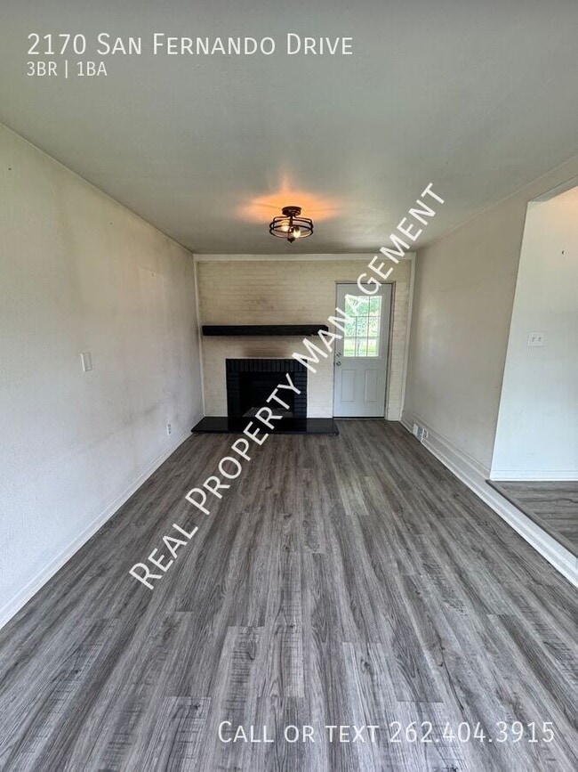 Building Photo - 2170 San Fernando Dr