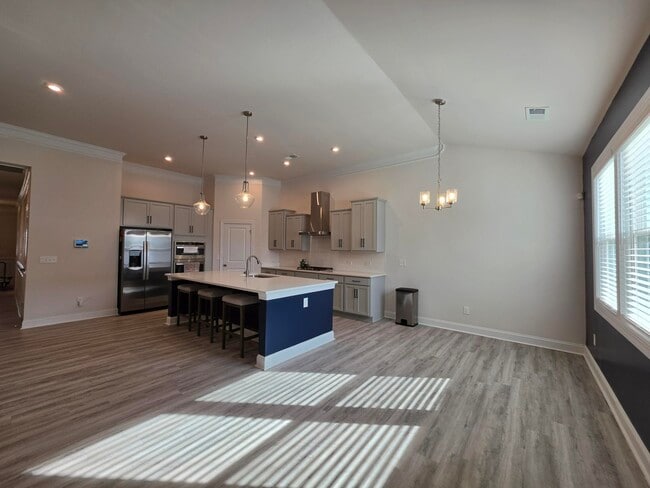 Building Photo - 3360 Rustic Dr