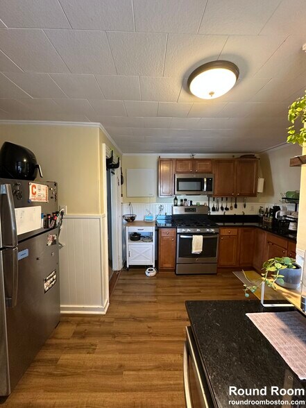 Building Photo - 282 Summer St