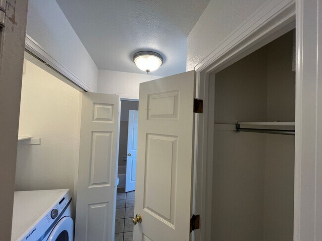 Building Photo - $500 OFF MOVE IN SPECIAL-  2BD/2BA with in unit washer/dryer