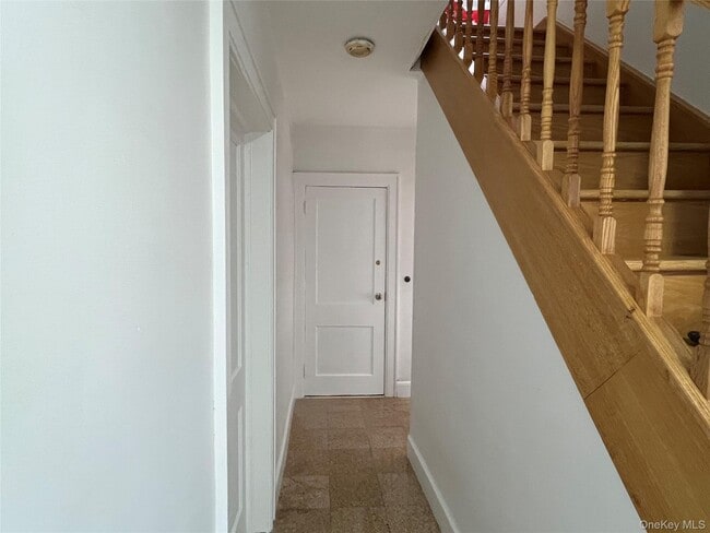 Building Photo - 5-14 College Pl