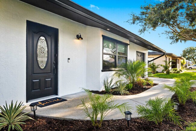 Building Photo - 1311 Cypress Ave