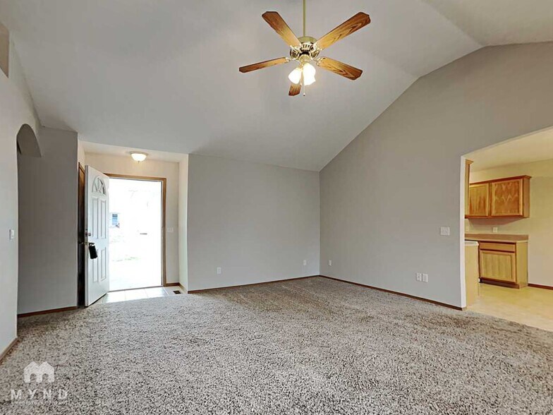 Building Photo - 429 N Century Ave