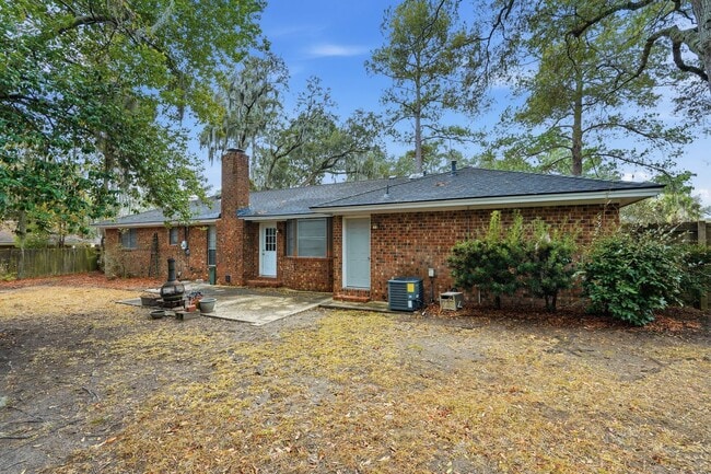 Building Photo - Ranch Home in Wilmington Park For Lease