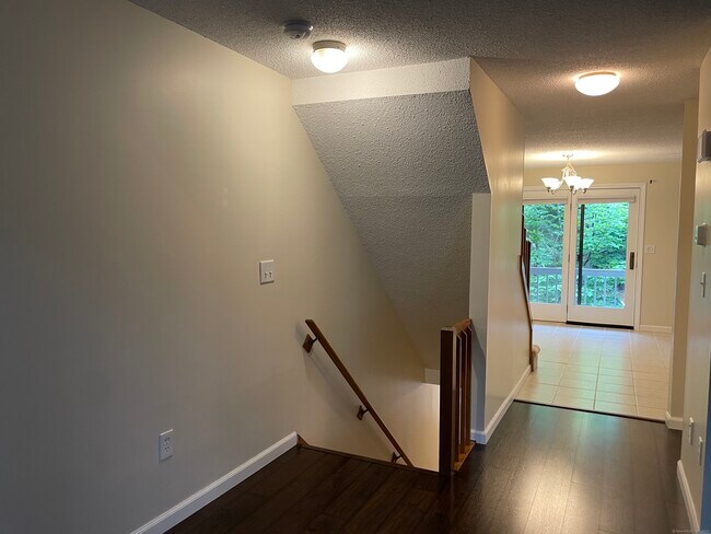 Building Photo - 110 Songbird Ln