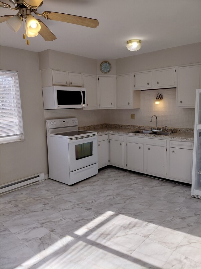 Building Photo - 2149 S Arlene