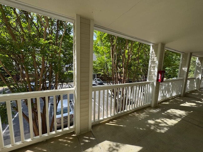 Building Photo - Trailwood Heights Available NOW!