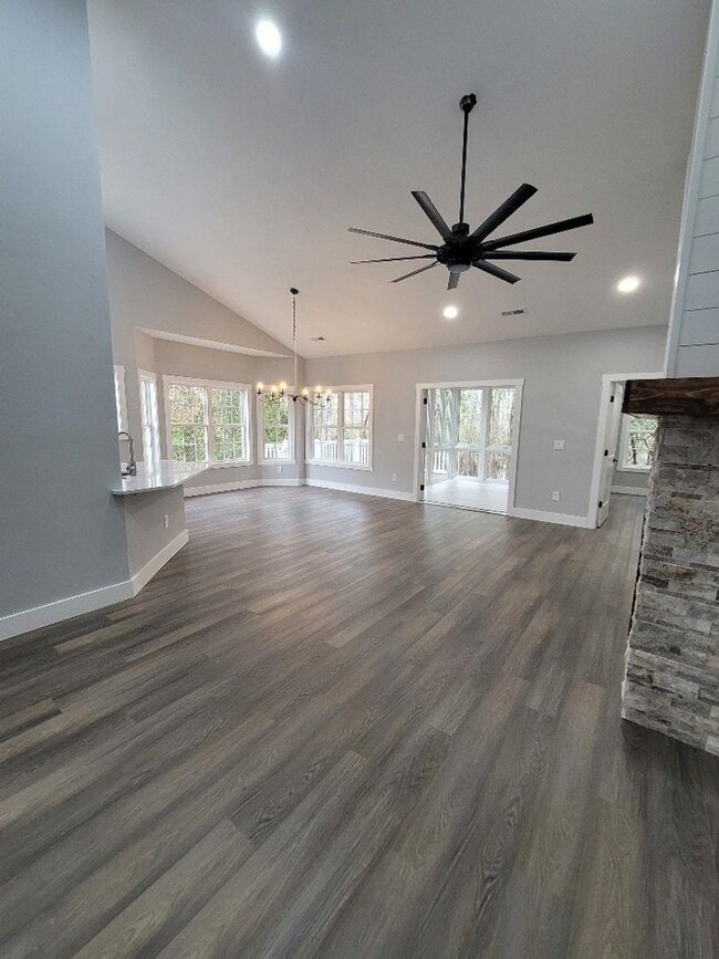 Building Photo - 516 June Bug Ct