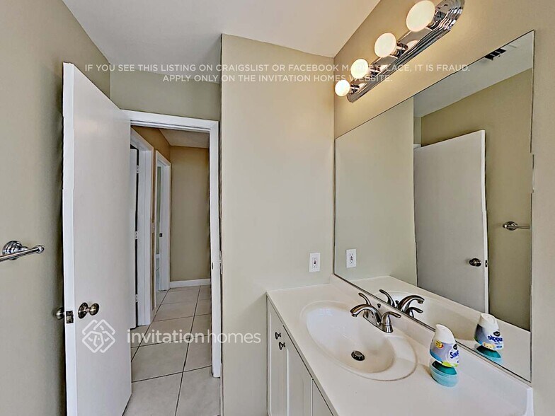 Building Photo - 8315 NW 80 St