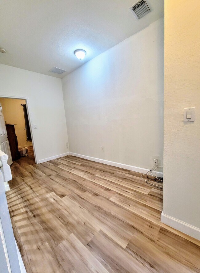 Building Photo - 988 SW 154th Path