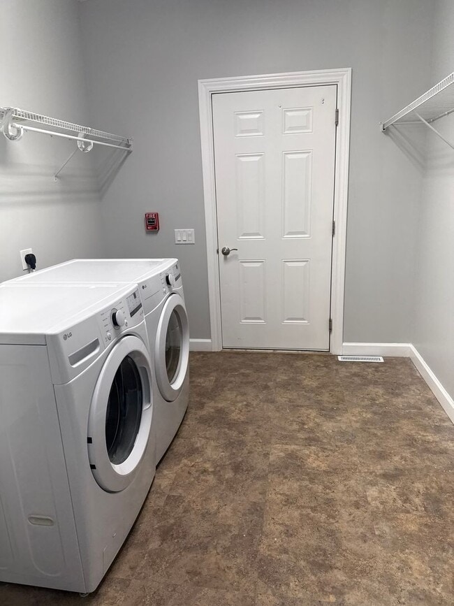 Building Photo - 622 Garvey Ln