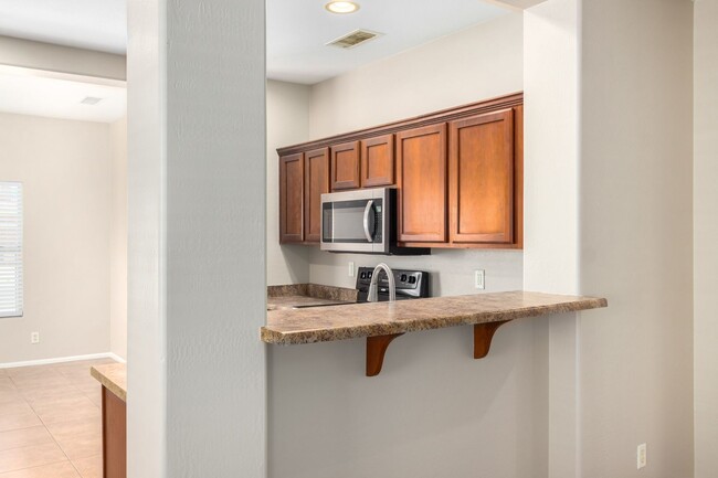 Building Photo - Check out this 3 bed/2 bath LARGE CORNER LOT!