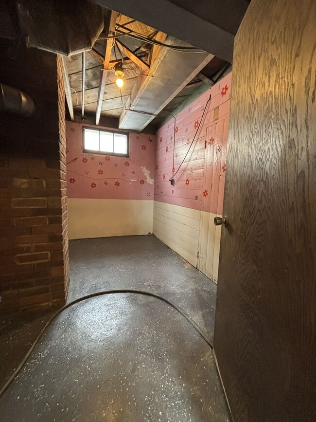 Building Photo - 2 Bedroom House for Rent