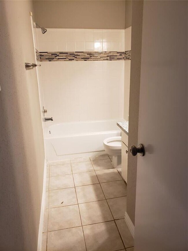 Building Photo - Beautiful 4 Bedroom Home in Houston / Nice Backyard