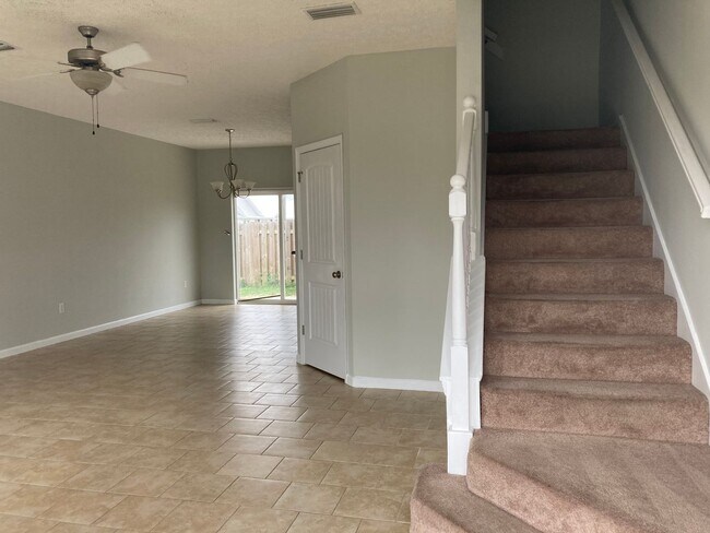 Building Photo - Charming 3 BR/2.5 bath  in a quiet, well-kept neighborhood. Convenient to schools, Tyndall AFB, s...