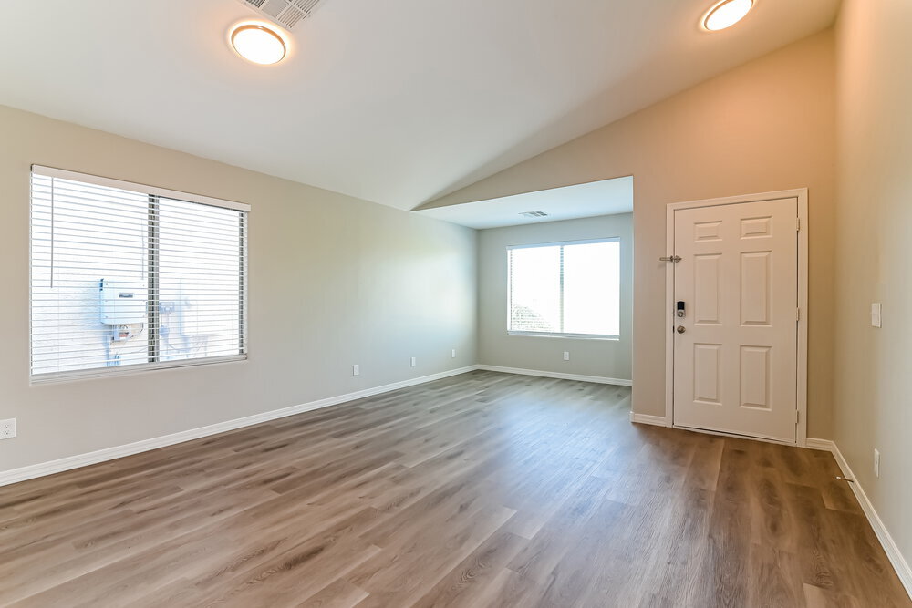 Building Photo - 45828 W Tulip Ln