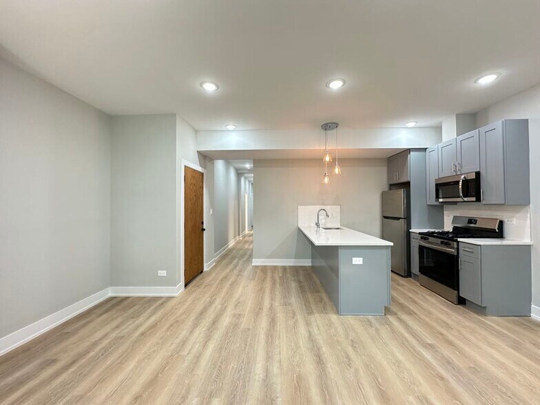 Building Photo - 443 W Belden Ave