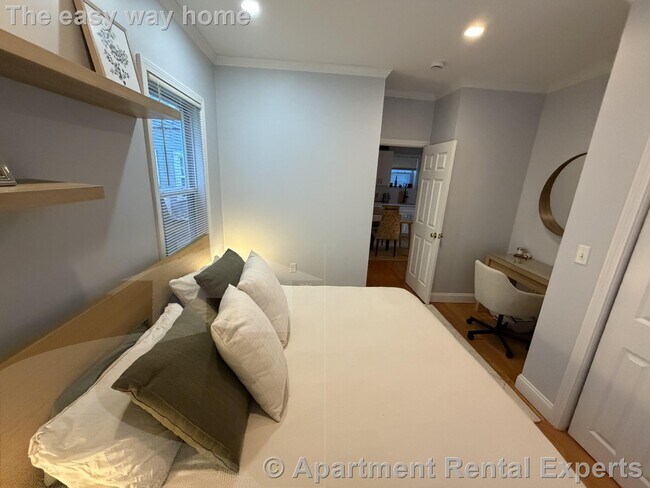 Building Photo - 1576 Cambridge St