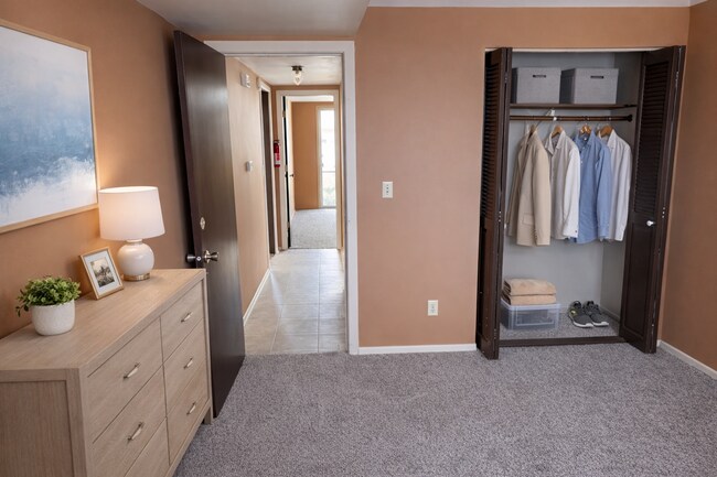 Building Photo - Cute Two Bedroom Home