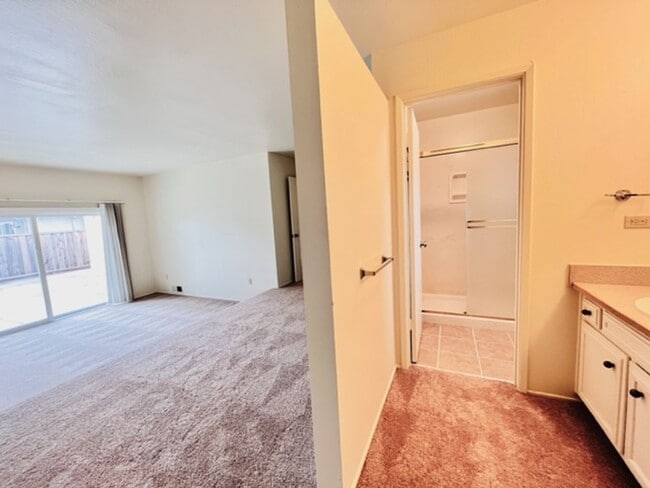 Building Photo - Move-In Ready 4BD/2BA Single Story, Ranch-...