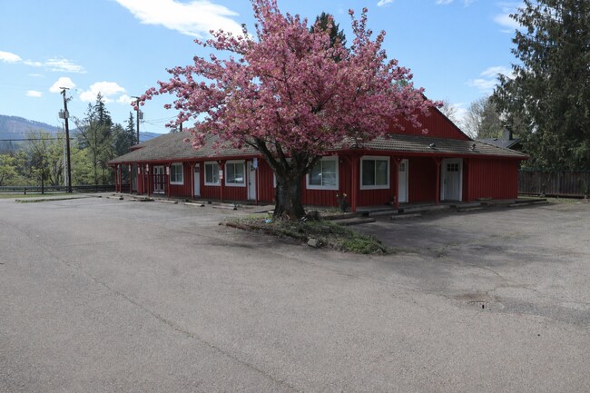 Building Photo - 300 NW Santiam Blvd
