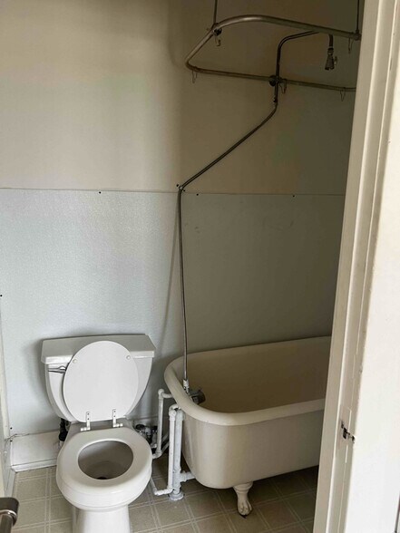 Building Photo - 11 Conway St