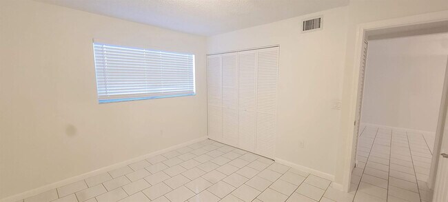 Building Photo - 600 SW 2nd Ave