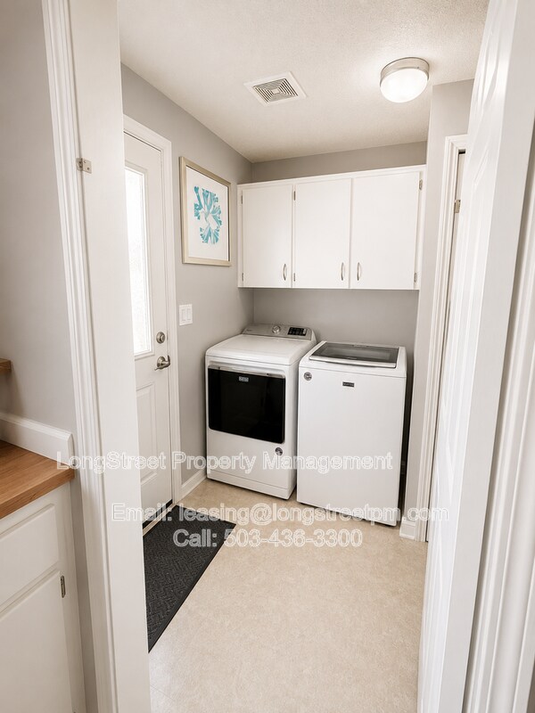 Building Photo - 3206 SE Summerfield Dr