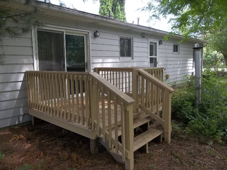 Building Photo - 2700 S Isabella Rd