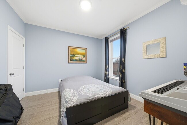 Building Photo - 68 Edson St