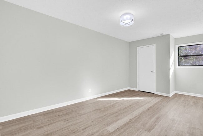 Building Photo - 1010 Mathews Ct