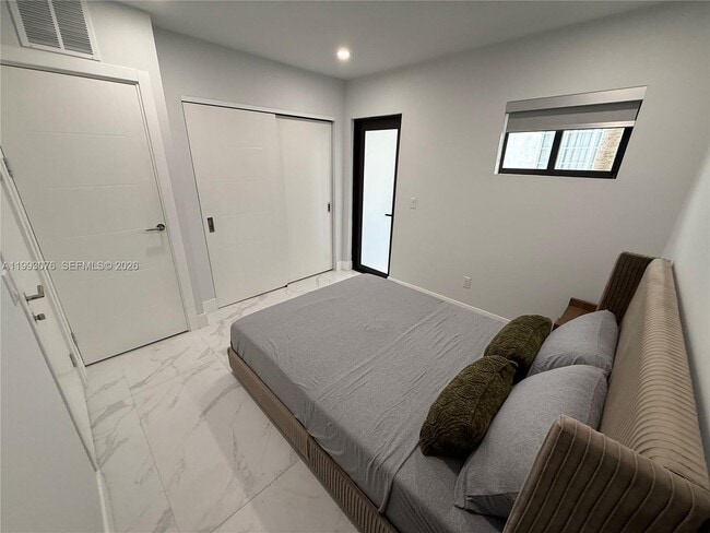 Building Photo - 944 Jefferson Ave