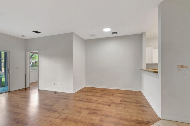 Building Photo - 3070 Grandiflora Dr