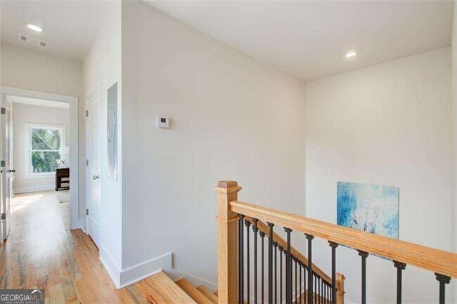 Building Photo - 1240 Oakland Terrace SW