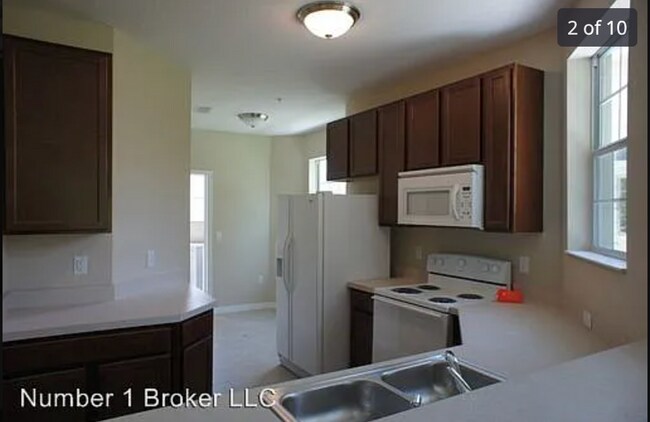 Building Photo - 10301 Regent Square Dr