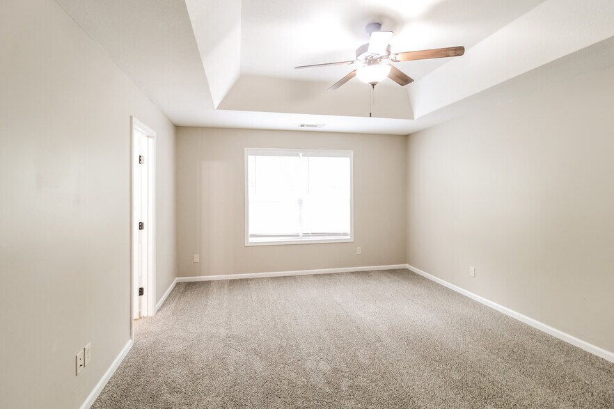 Building Photo - 602 Embassy Walk