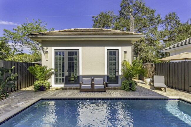 Building Photo - 505 SW 16th Ct