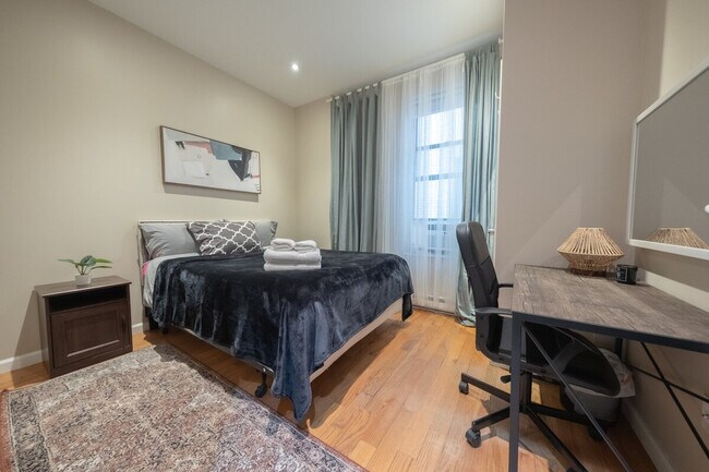 Building Photo - 5 W 101st St