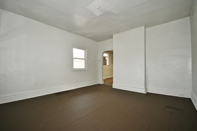 Building Photo - 4 Bedroom Home Available Now! Section 8 Considered!!