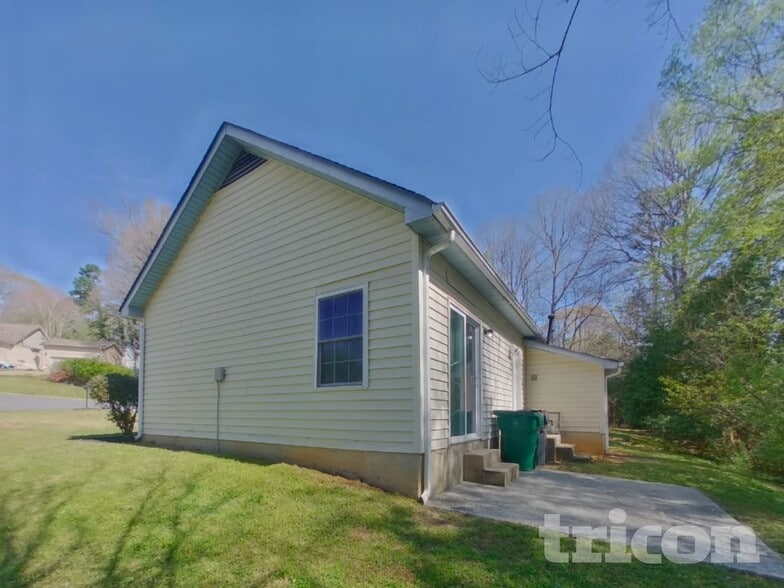 Building Photo - 8608 Quarry Rd