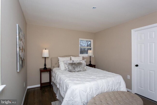 Building Photo - 5026 Preston Ln